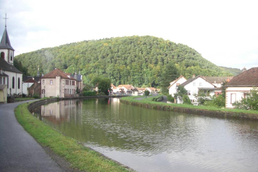 Gite Du Canal Lutzelbourg Bagian luar foto